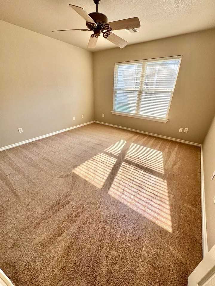 1308 S 3rd St - Photo 6 of 10