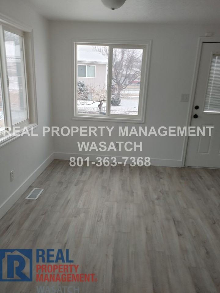 7587 S 2350 W - Photo 4 of 31