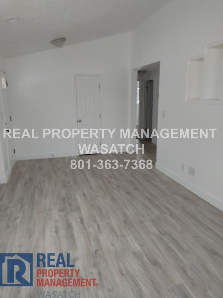 7587 S 2350 W - Photo 6 of 31