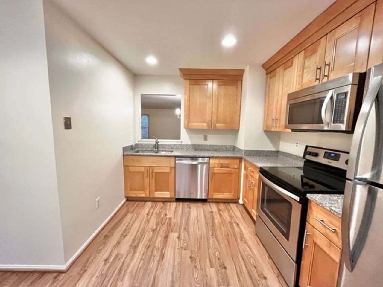 17120 Briardale Rd - Photo 3 of 30