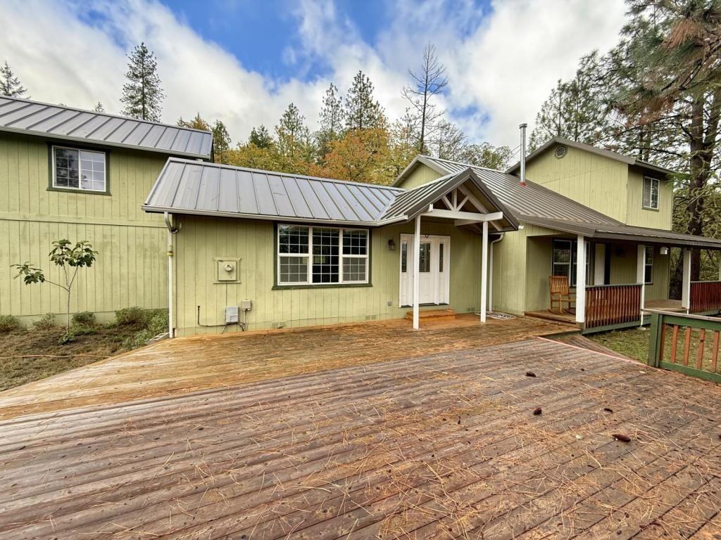 300 Colonial Dr - Photo 2 of 26