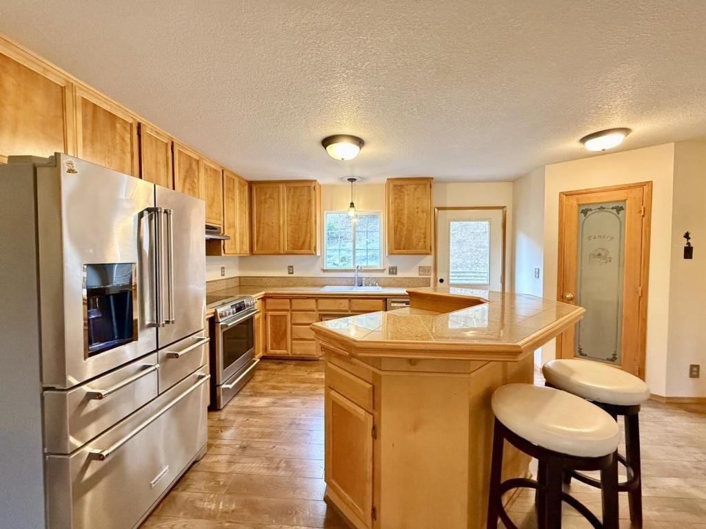 300 Colonial Dr - Photo 4 of 26