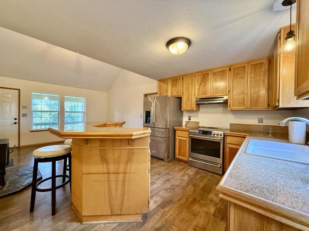 300 Colonial Dr - Photo 5 of 26