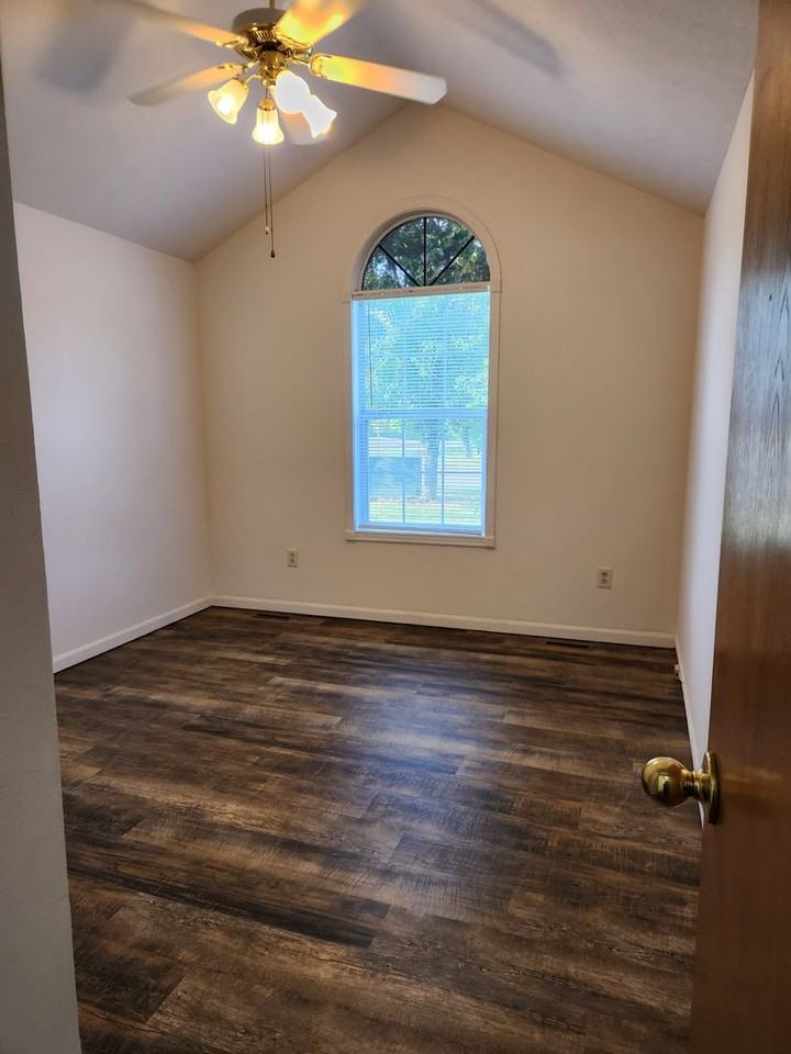 2205 W Rockwood St - Photo 6 of 8