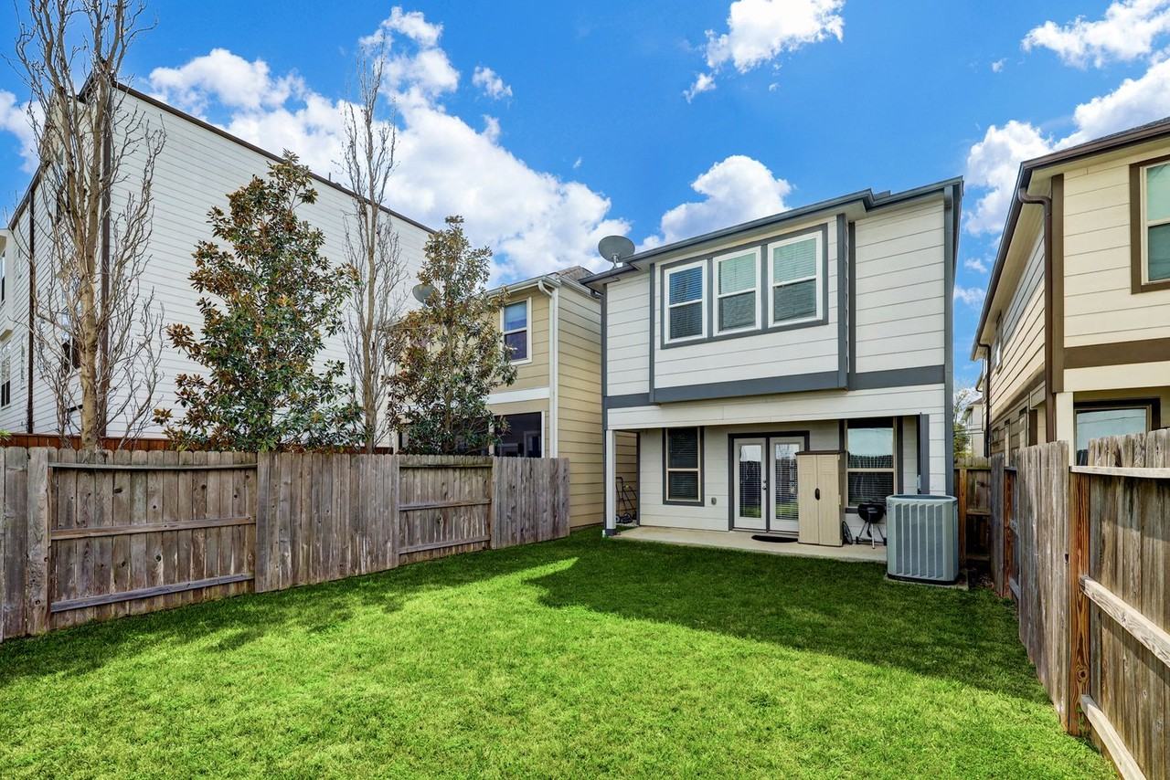 1811A Wichita St - Photo 3 of 29