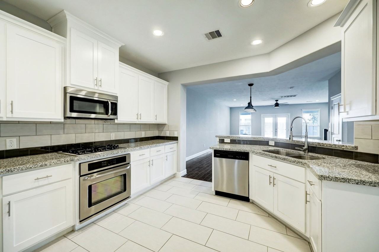 1811A Wichita St - Photo 7 of 29