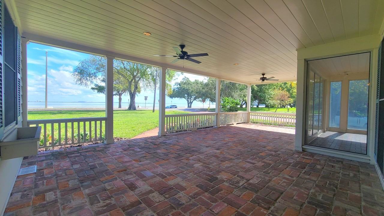 4415 Bayshore Blvd - Photo 2 of 50