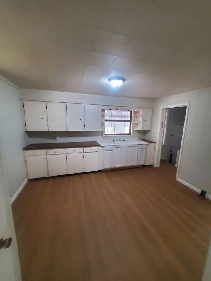 613 W 18th St - Photo 6 of 13