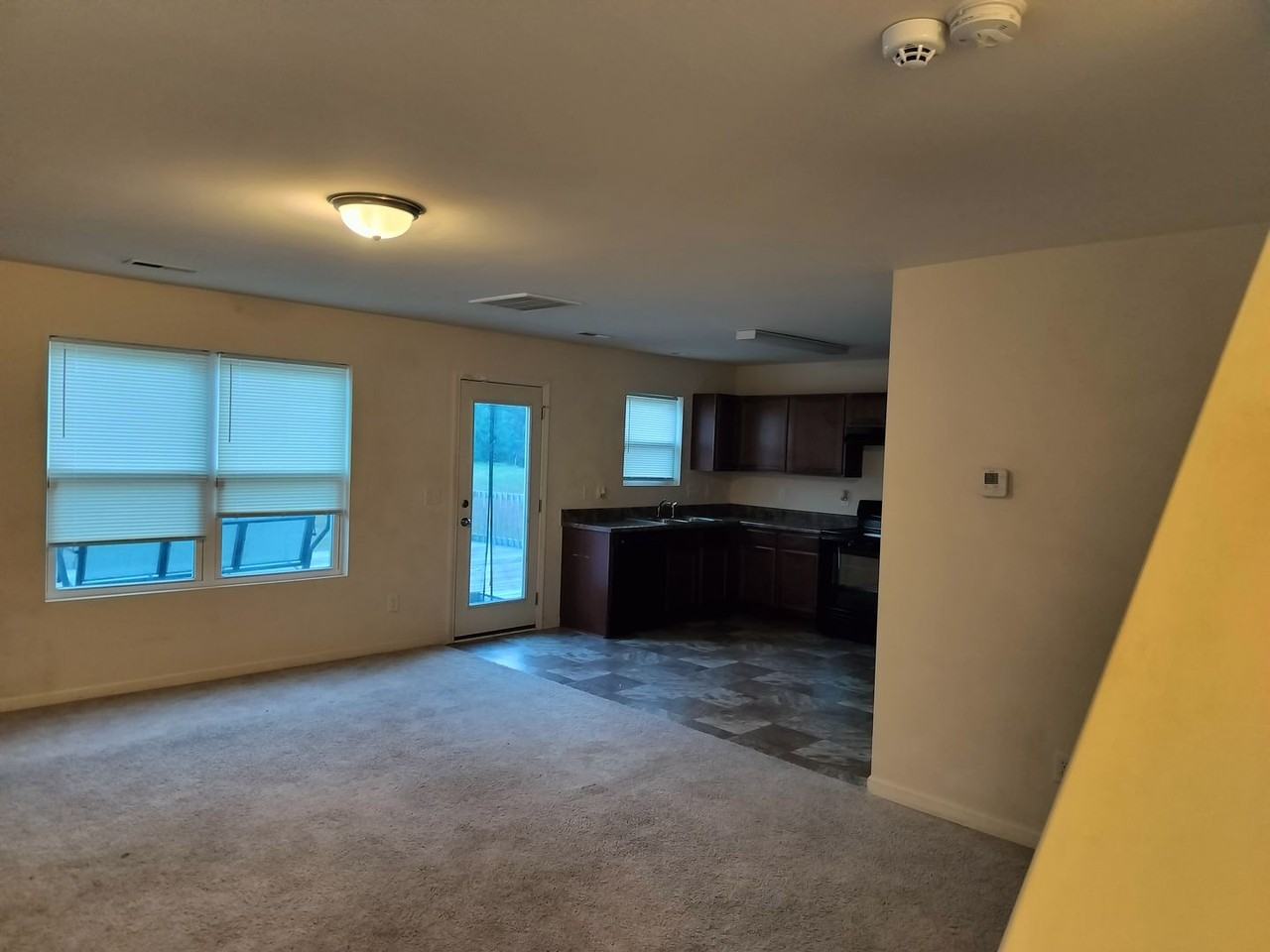 405 Holman St - Photo 5 of 28