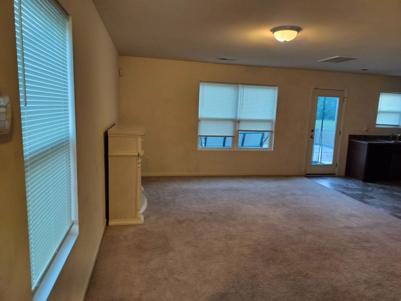 405 Holman St - Photo 6 of 28