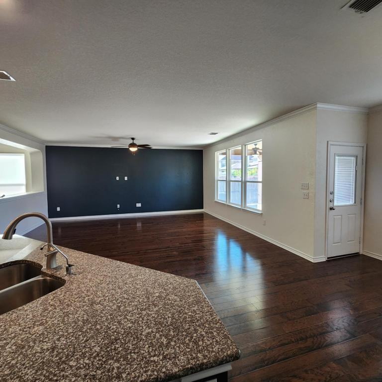 330 Anchor Blf - Photo 4 of 20