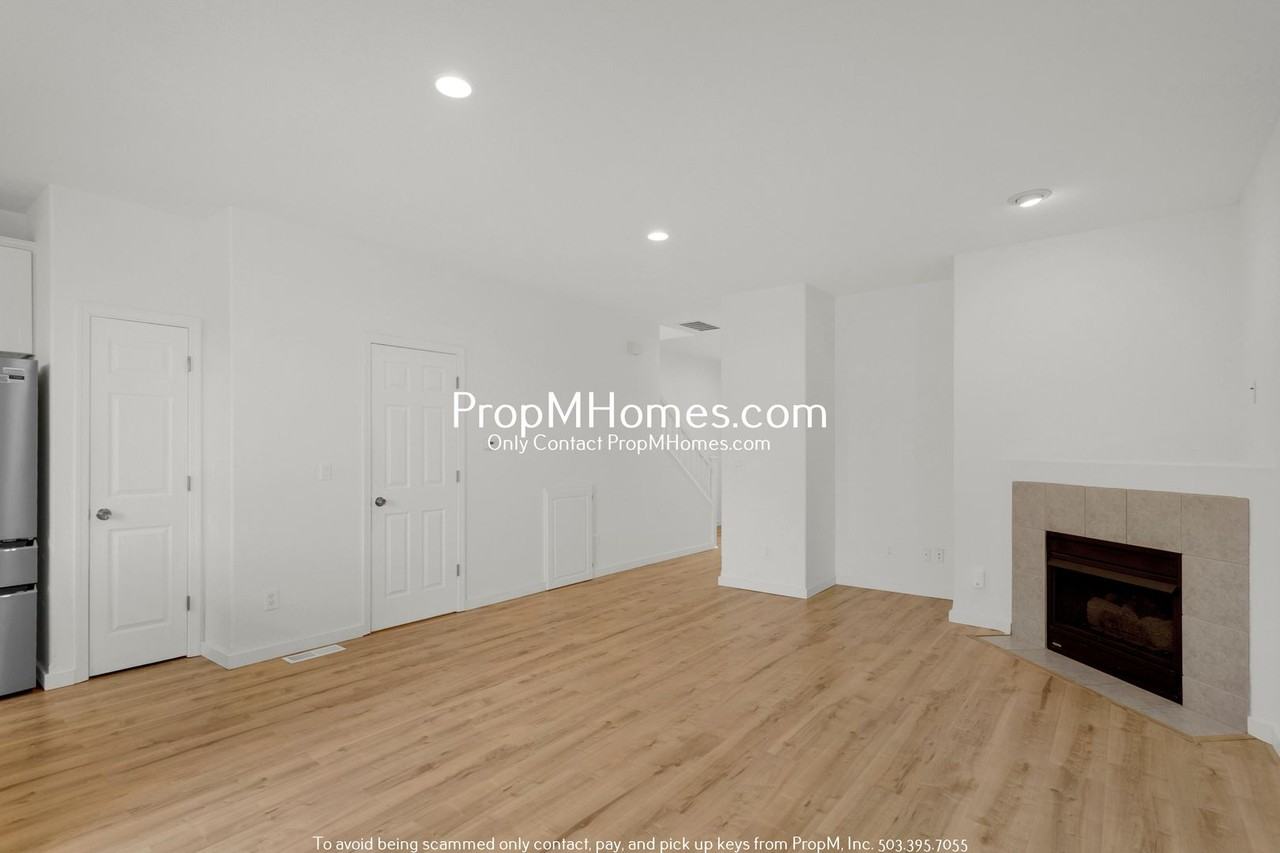 20276 Hoodview Avenue - Photo 3 of 29