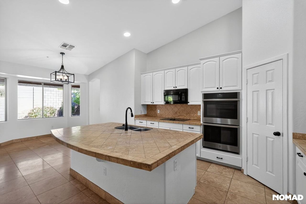 7742 East Los Gatos Drive - Photo 4 of 35