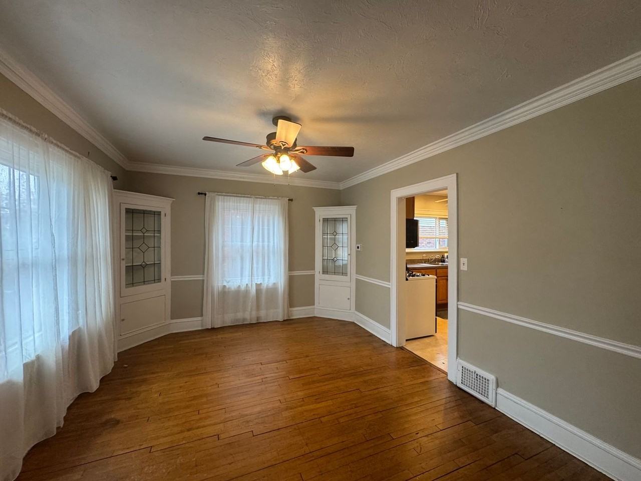 3573 Silsby Rd - Photo 5 of 7