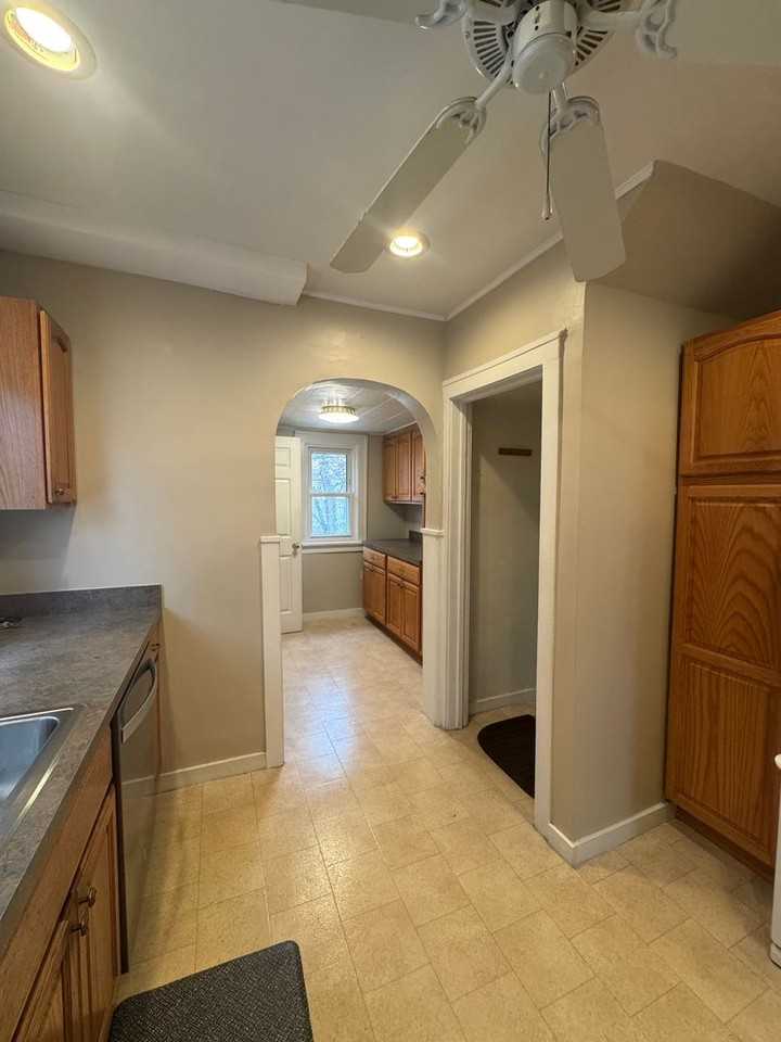 3573 Silsby Rd - Photo 6 of 7