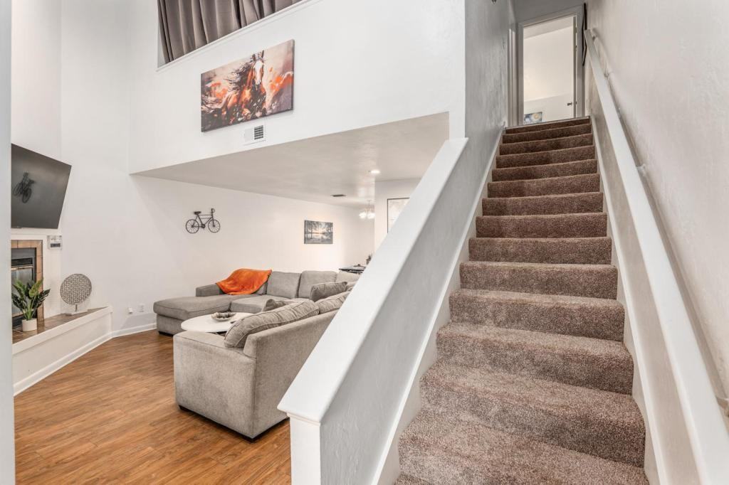 5295 Southwest 21st Place - Photo 3 of 17