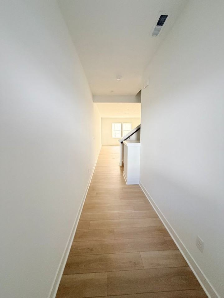 7615 Moran Ct - Photo 4 of 32