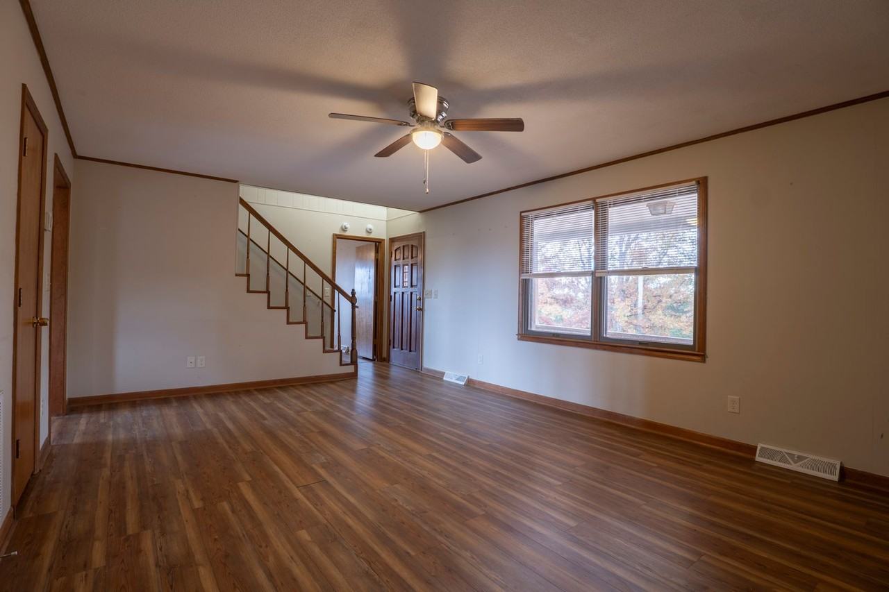 1111 Fairview Rd - Photo 3 of 40