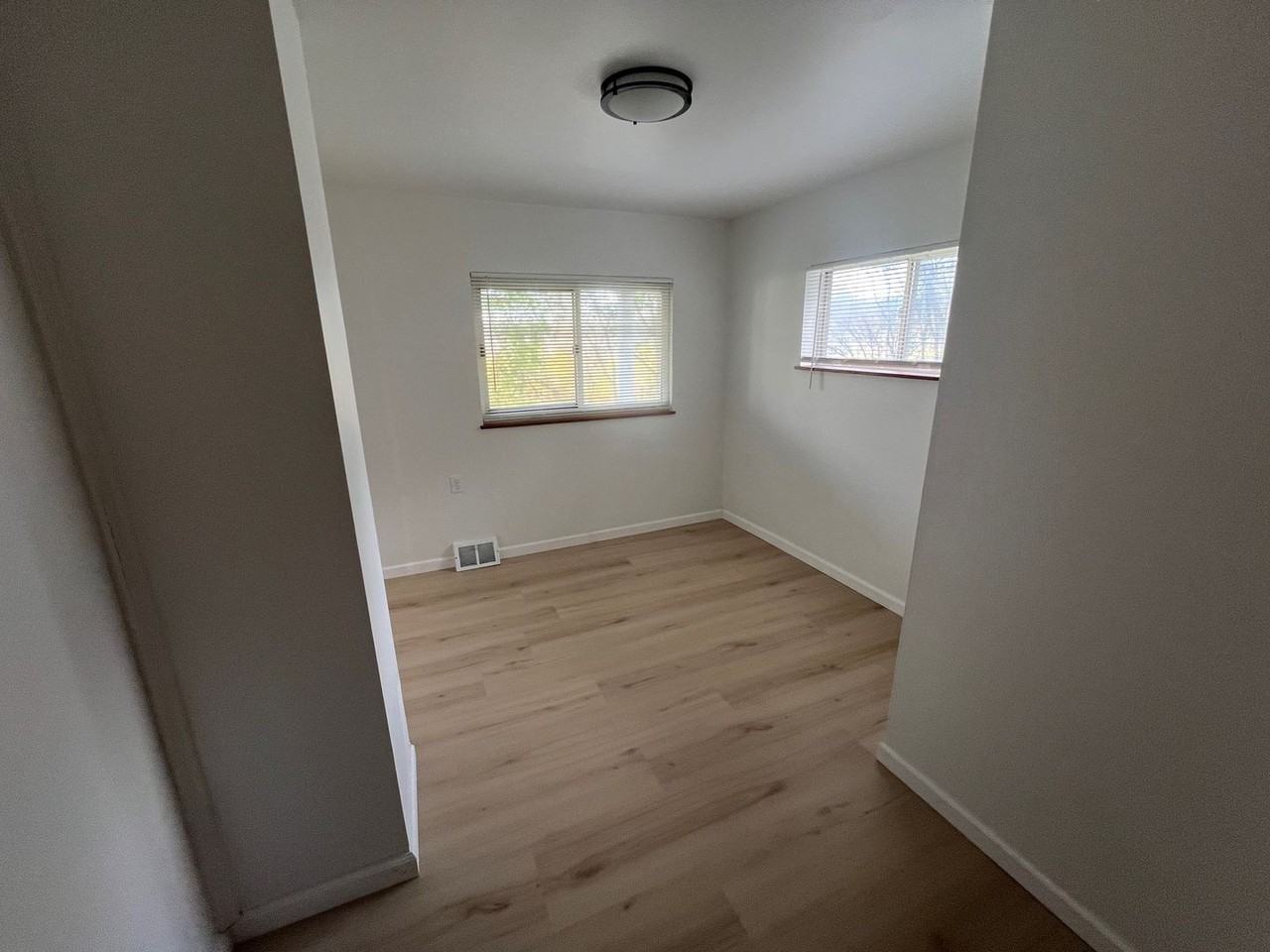 6036 Sawyer Street - Photo 7 of 13