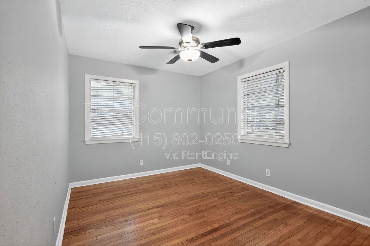 3828 Avenue N - Photo 5 of 30