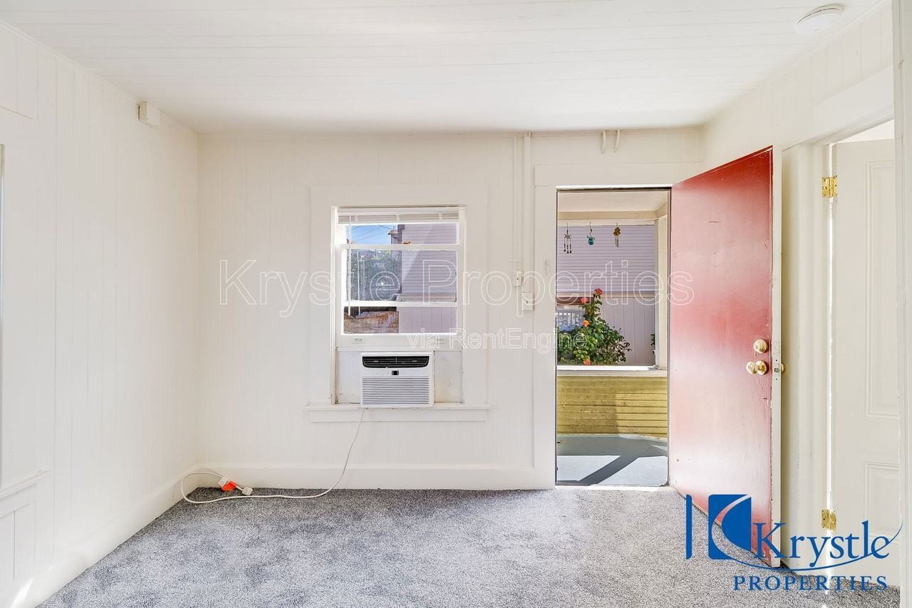 547 Porter St #1-2 - Photo 3 of 33