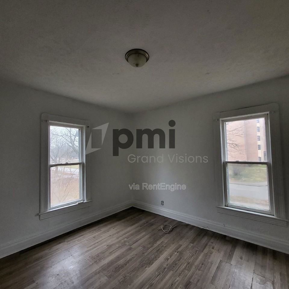 895 W Leafland Ave - Photo 4 of 11