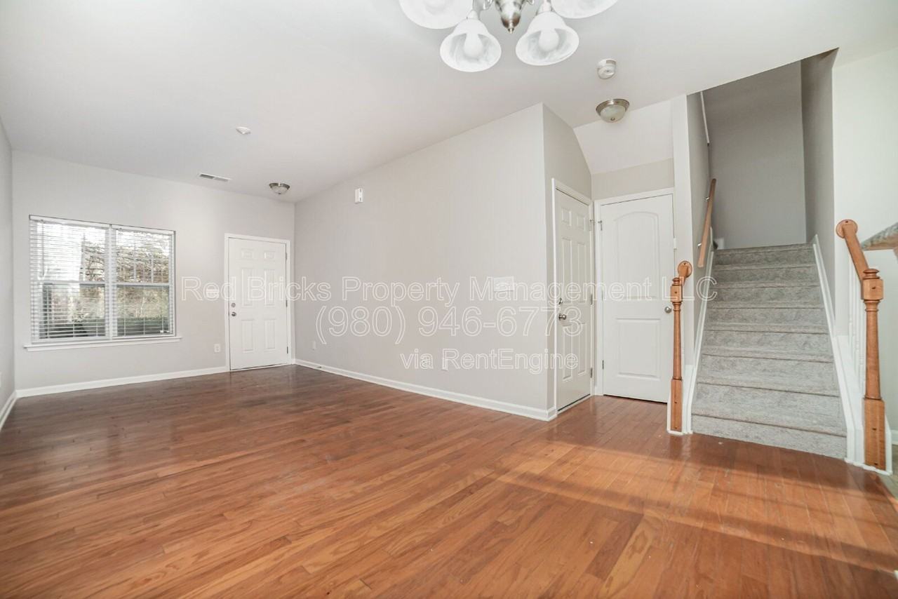 11033 Ardglass Ct - Photo 7 of 29