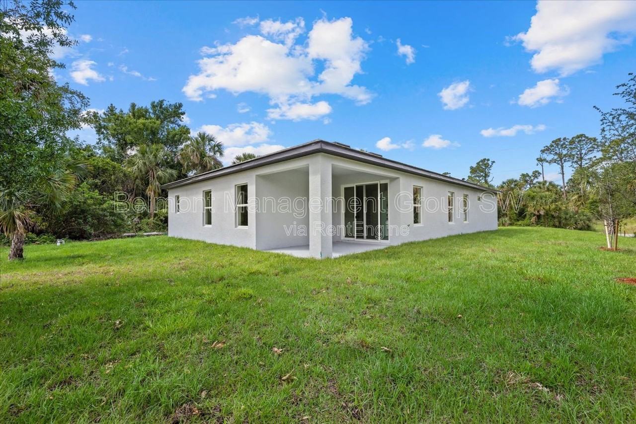 3772 Bath Ln - Photo 3 of 23