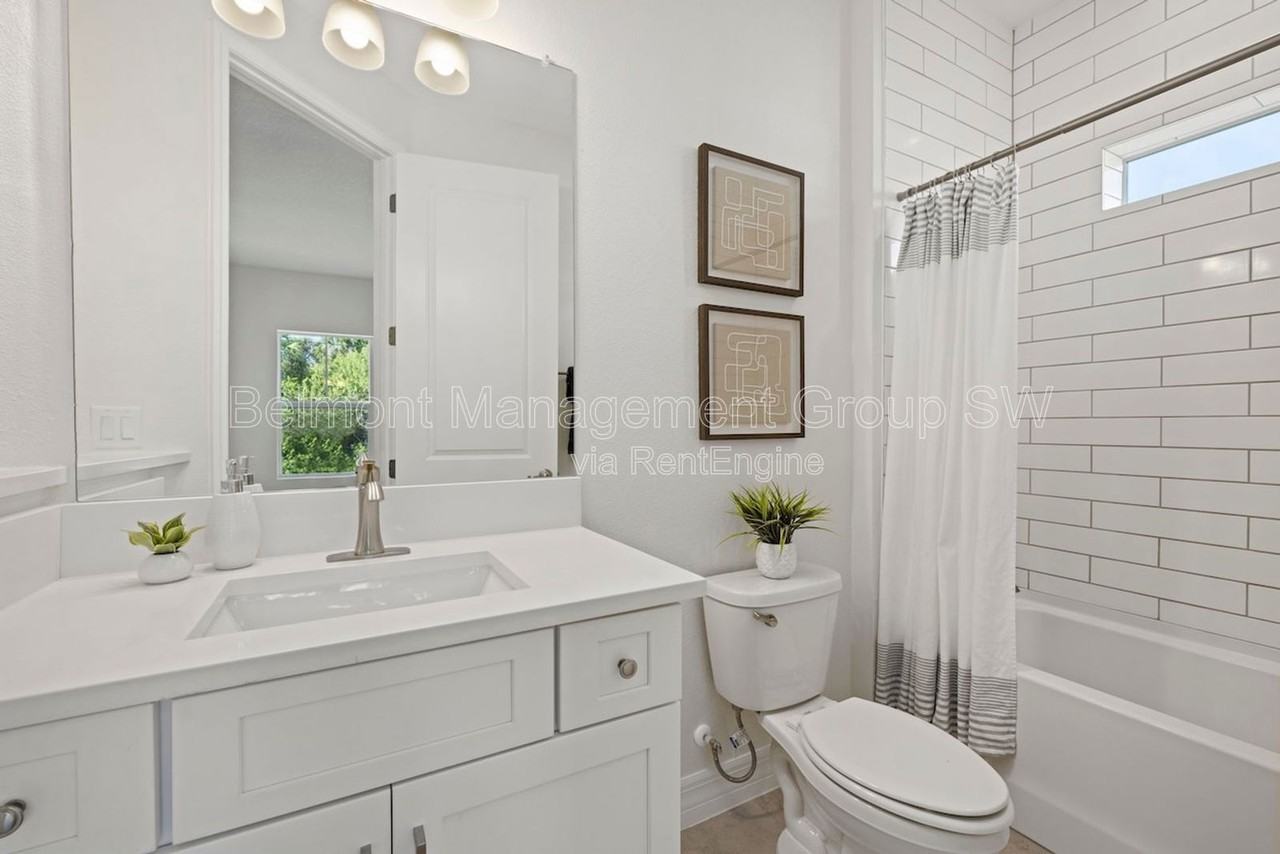 1293 Preston St - Photo 7 of 20