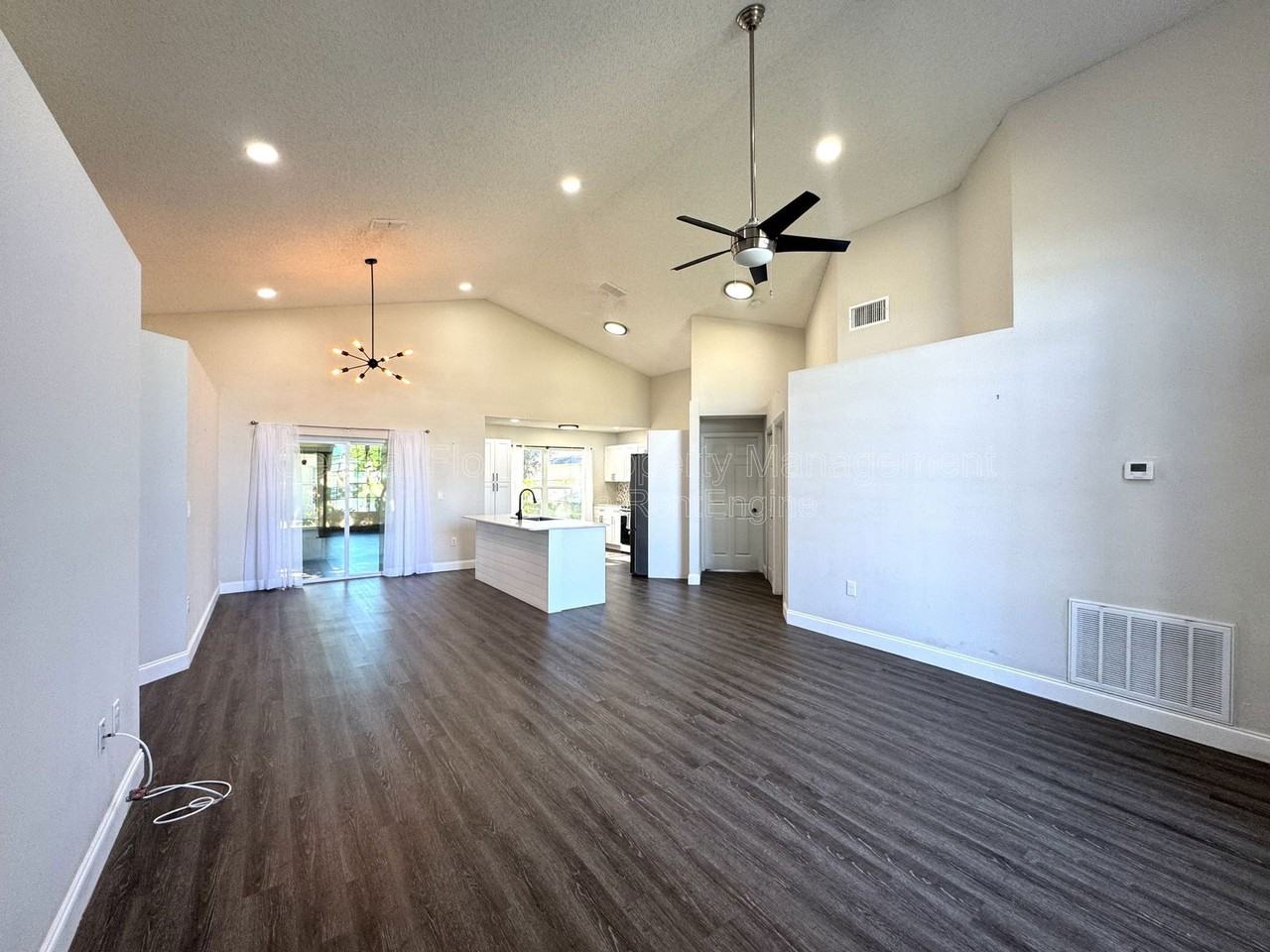 402 Lark Lane - Photo 3 of 28