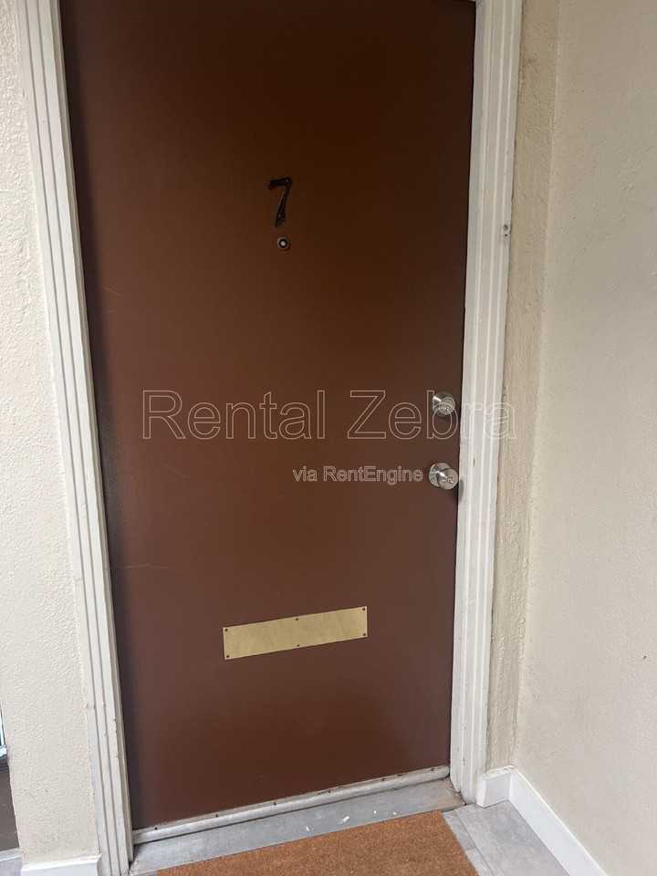 1420 Southwest Blvd #7 - Photo 3 of 13