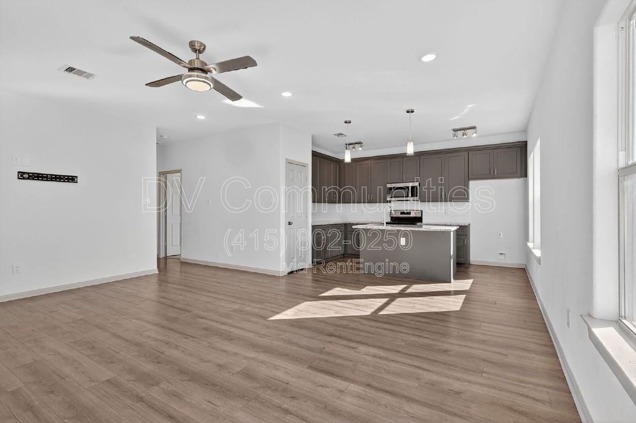 4423 Brinkley St #B - Photo 3 of 29