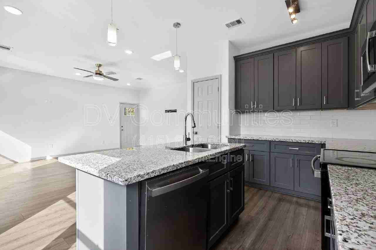 4423 Brinkley St #B - Photo 5 of 29