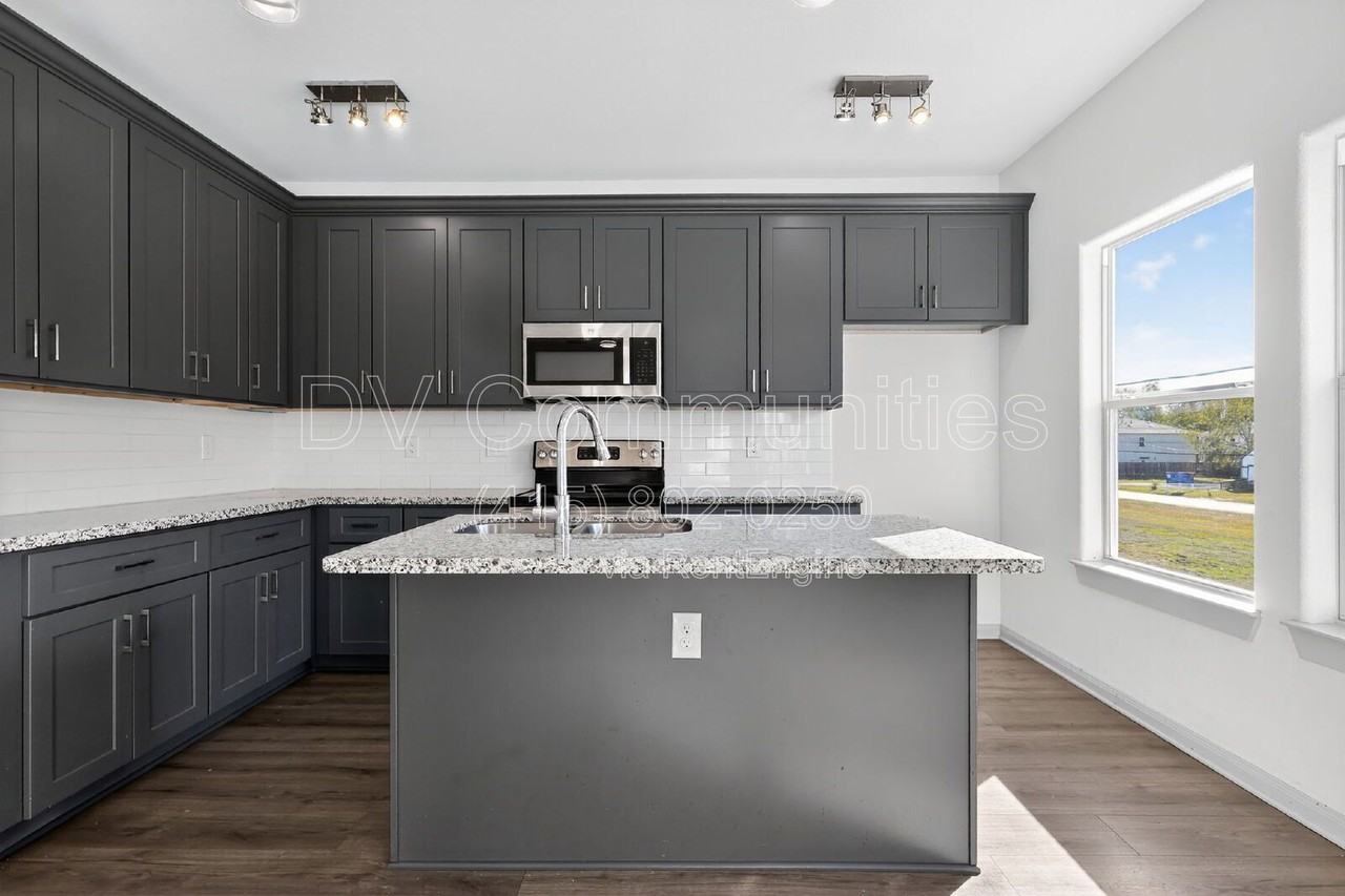 4423 Brinkley St #B - Photo 6 of 29