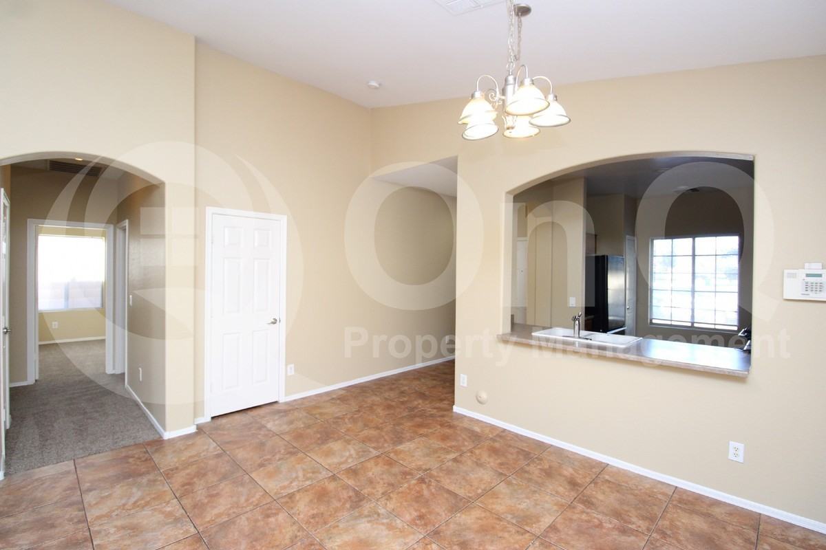 9439 W Illini St - Photo 6 of 20