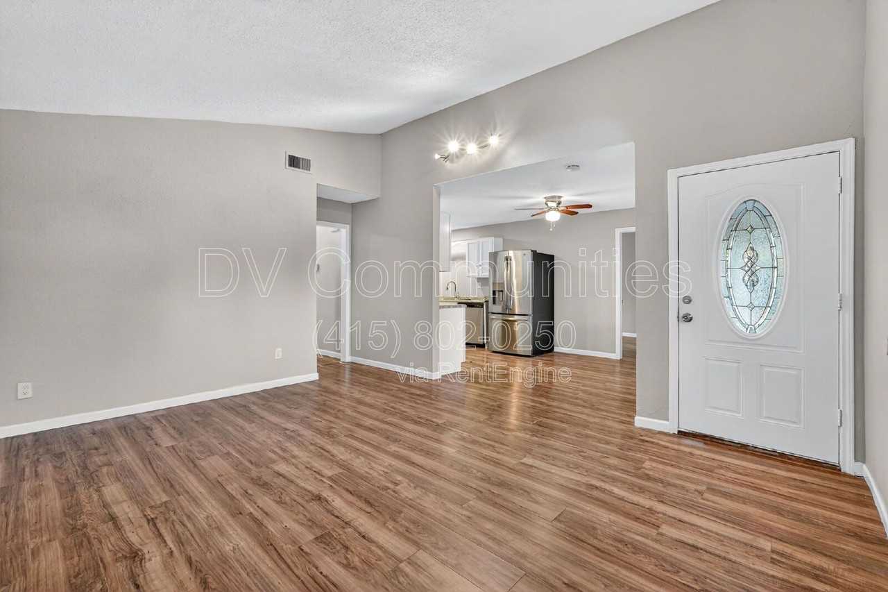 24415 Lightwoods Dr - Photo 3 of 30