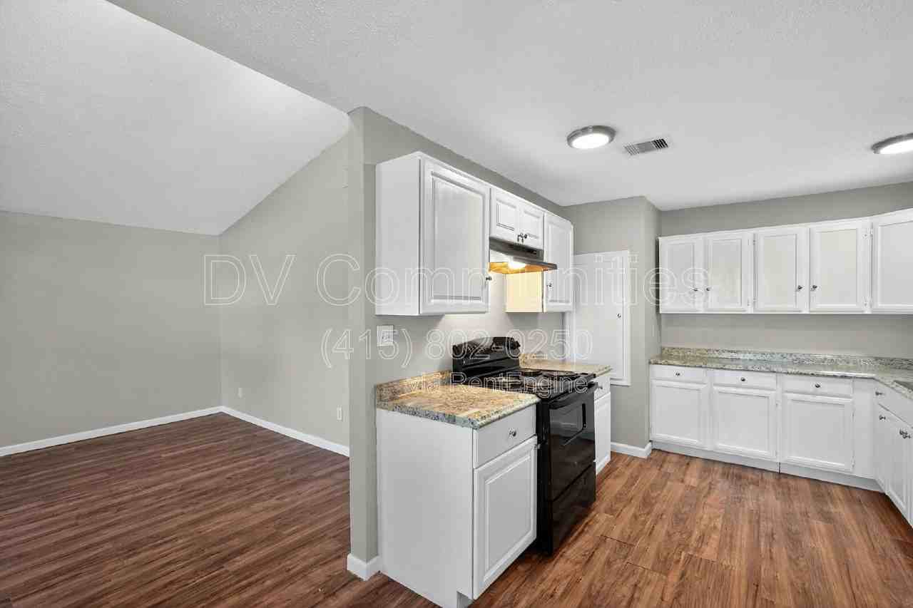 24415 Lightwoods Dr - Photo 5 of 30