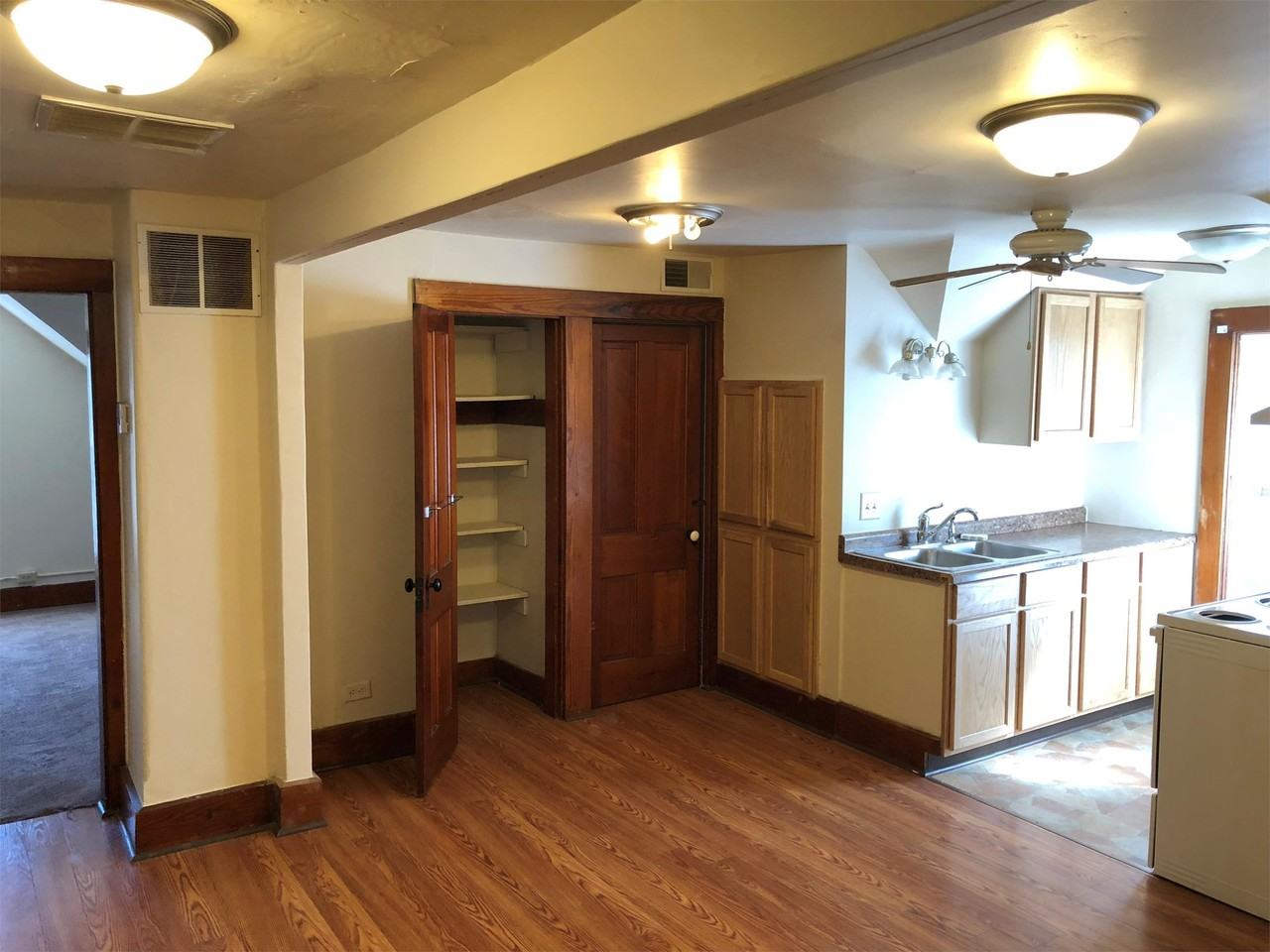 101 W 7th St - Photo 2 of 12