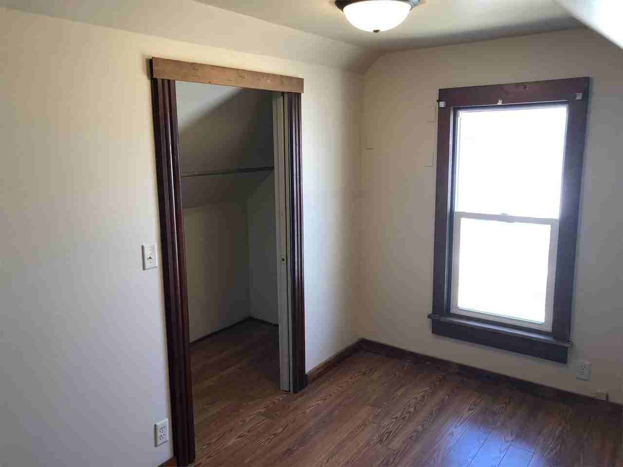 101 W 7th St - Photo 6 of 7