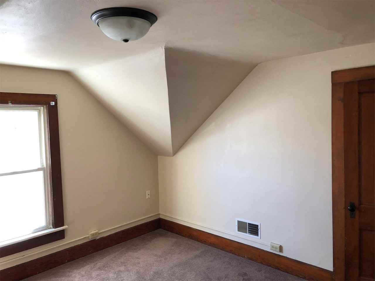 101 W 7th St - Photo 5 of 12