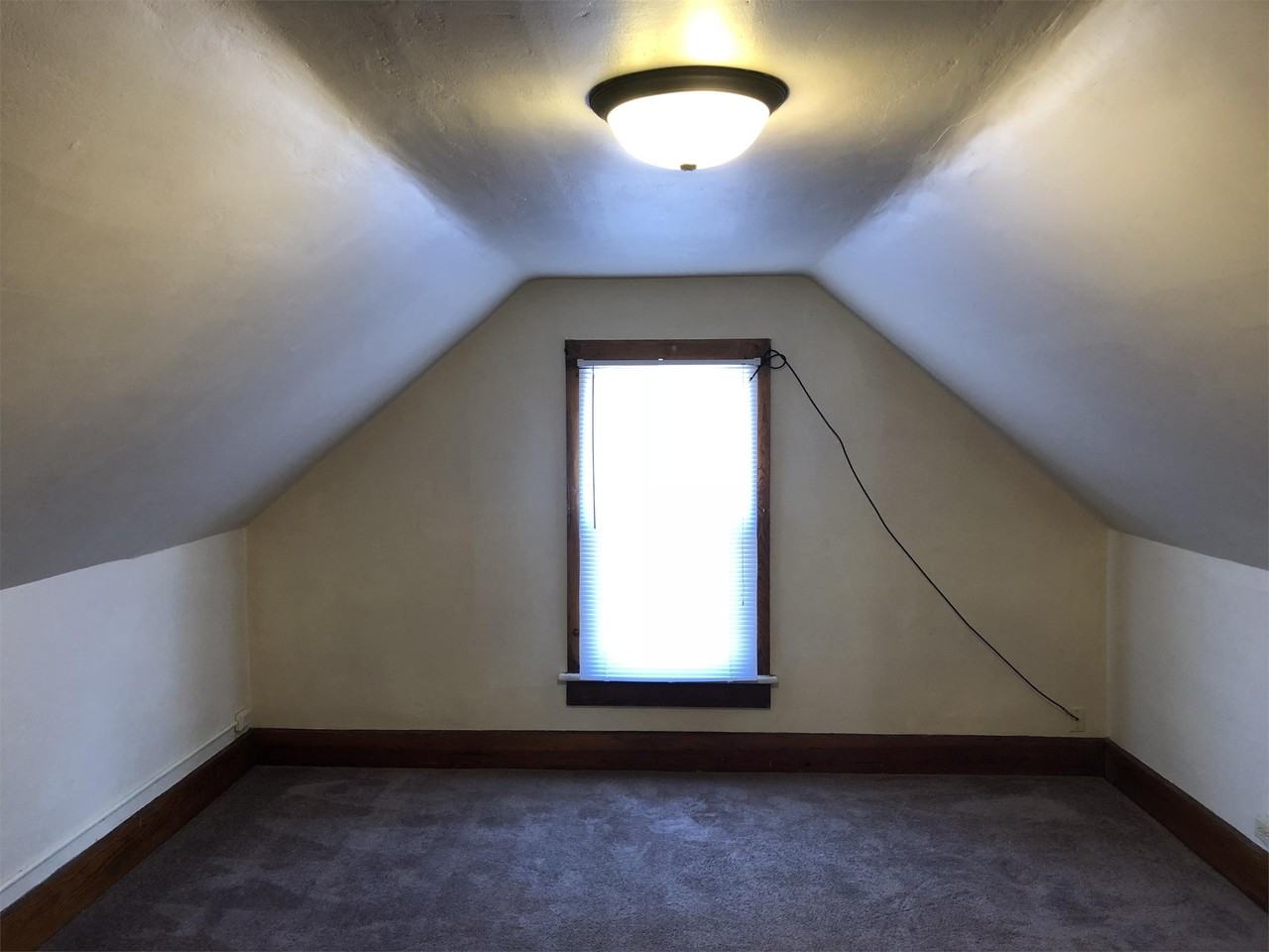 101 W 7th St - Photo 4 of 12