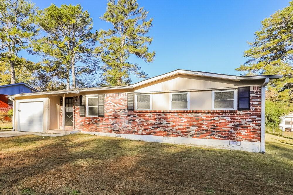 6641 Wealthy Ct - Photo 3 of 16