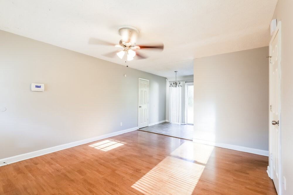6641 Wealthy Ct - Photo 4 of 16
