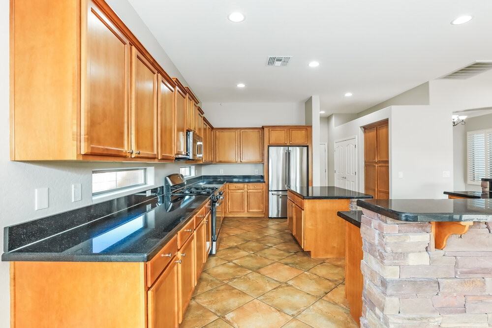 3927 E Dubois Ave - Photo 5 of 16