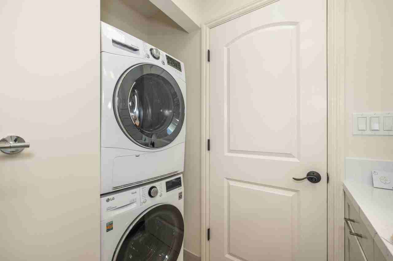 1009 S Norfolk St - Photo 4 of 24