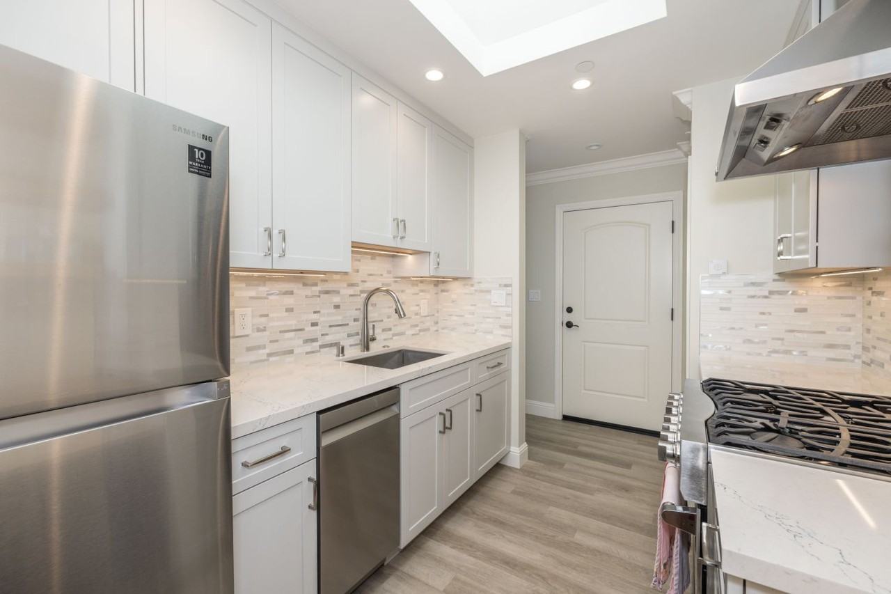 1009 S Norfolk St - Photo 5 of 24