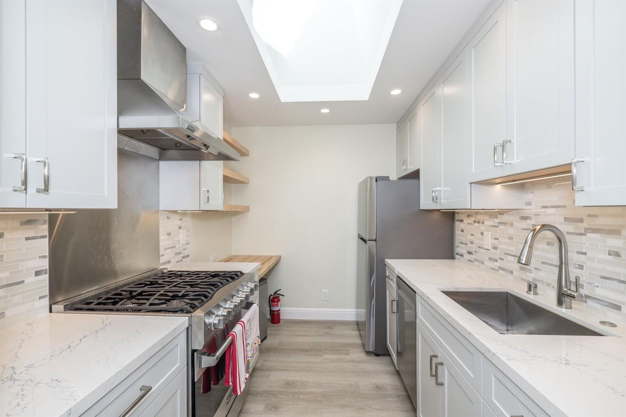 1009 S Norfolk St - Photo 6 of 24