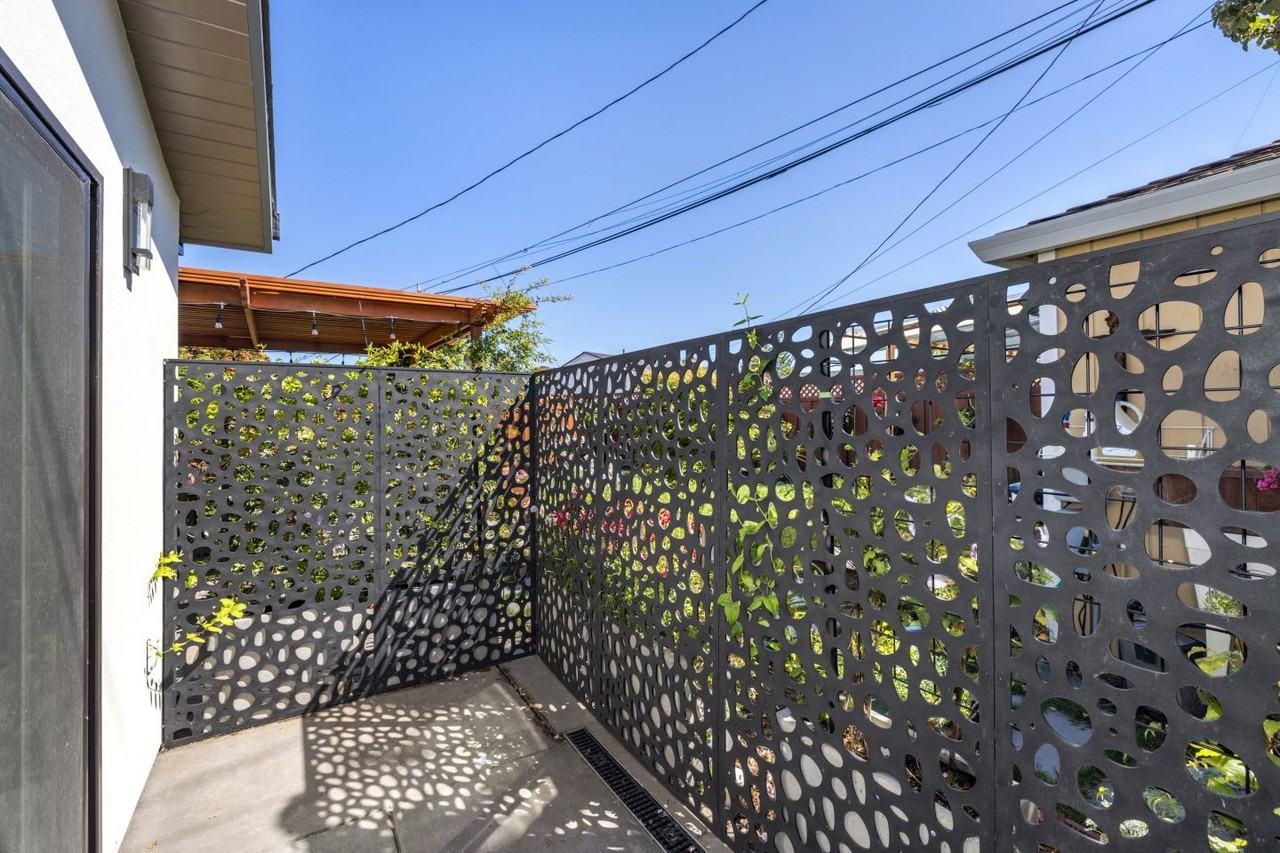 1009 S Norfolk St - Photo 5 of 24