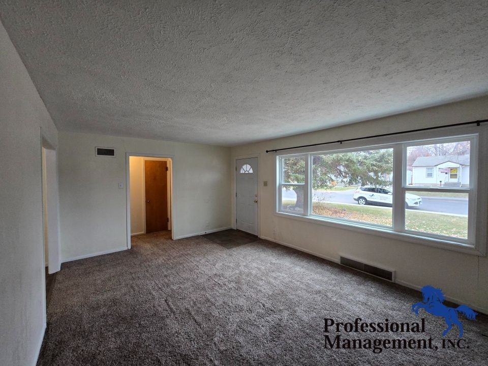 1706 Avenue D - Photo 2 of 9