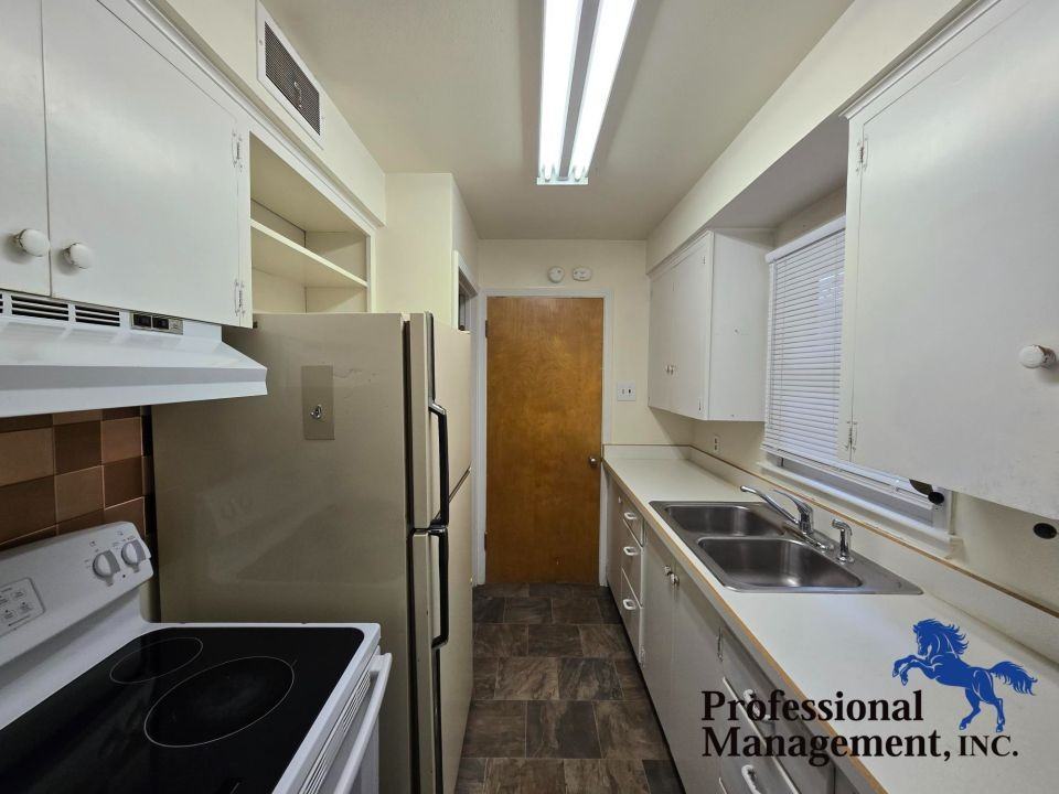 1706 Avenue D - Photo 3 of 9